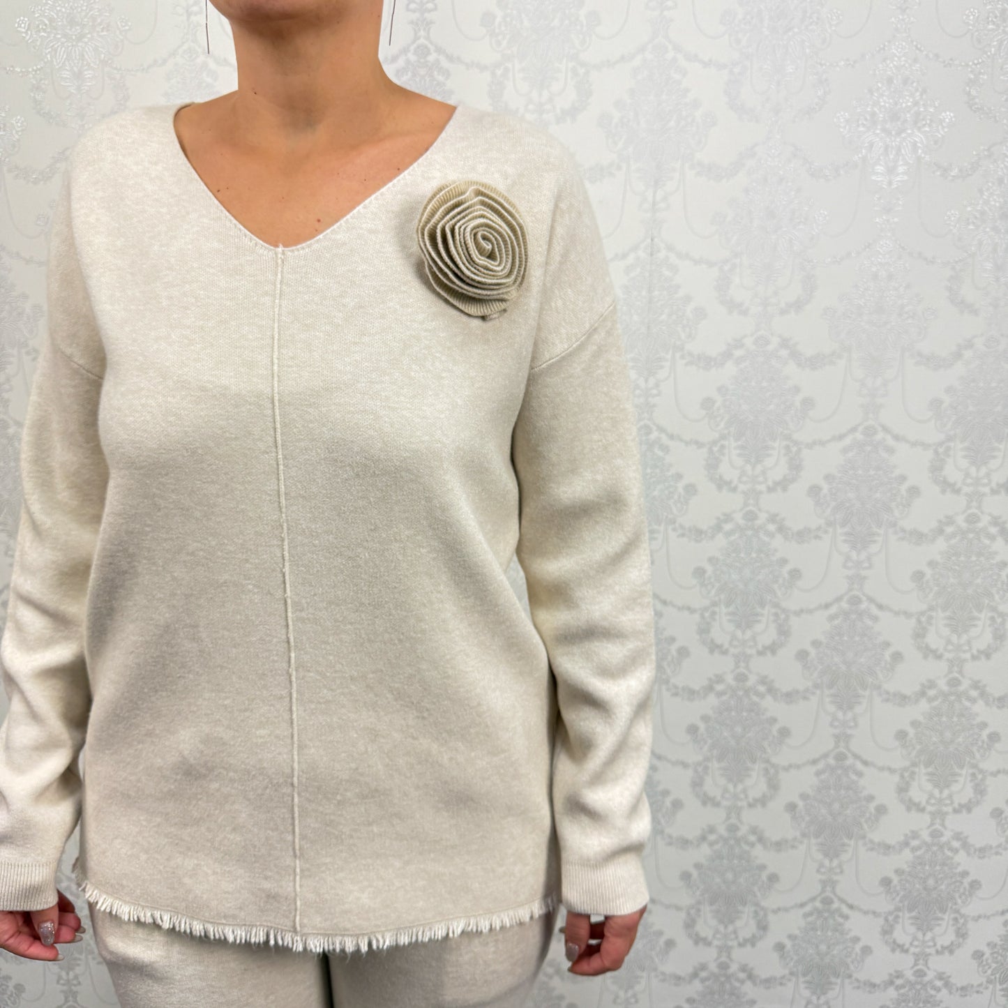 Compleu tricotat bej cu floare -k2